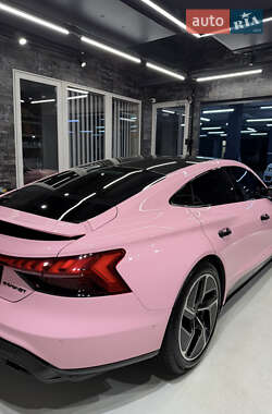 Купе Audi RS e-tron GT 2022 в 