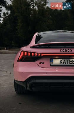Купе Audi RS e-tron GT 2022 в 