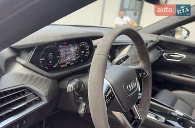 Купе Audi RS e-tron GT 2023 в 