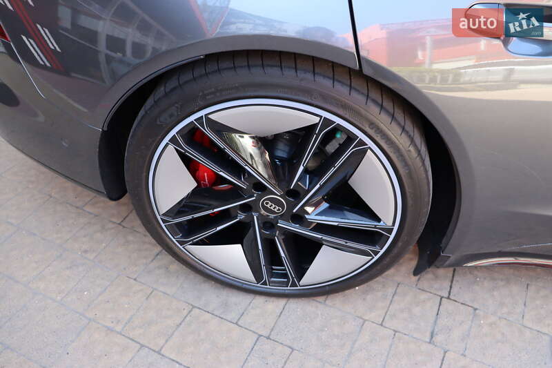 Купе Audi RS e-tron GT 2022 в Львове