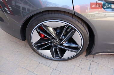 Купе Audi RS e-tron GT 2022 в 