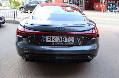 Купе Audi RS e-tron GT 2022 в 