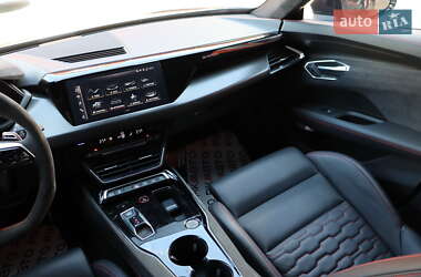 Купе Audi RS e-tron GT 2022 в 