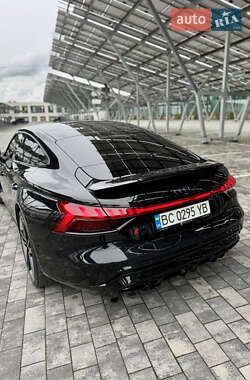 Купе Audi RS e-tron GT 2021 в 