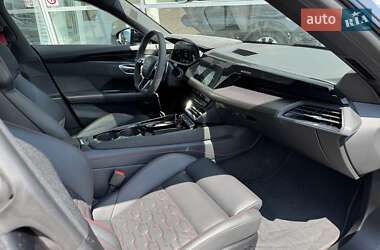 Купе Audi RS e-tron GT 2022 в 
