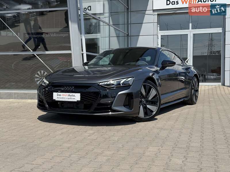 Купе Audi RS e-tron GT 2022 в 