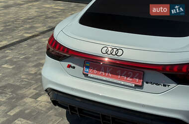 Купе Audi RS e-tron GT 2022 в 