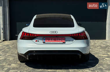 Купе Audi RS e-tron GT 2022 в 