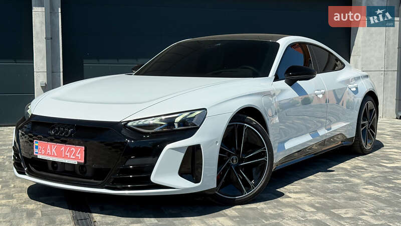 Купе Audi RS e-tron GT 2022 в 