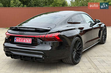 Купе Audi RS e-tron GT 2021 в 
