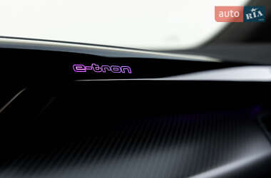 Купе Audi RS e-tron GT 2021 в 