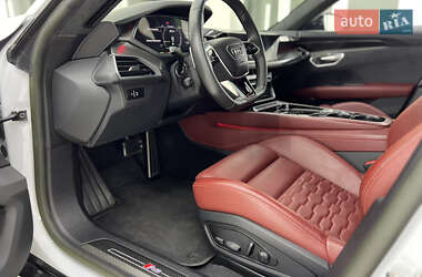 Купе Audi RS e-tron GT 2022 в 