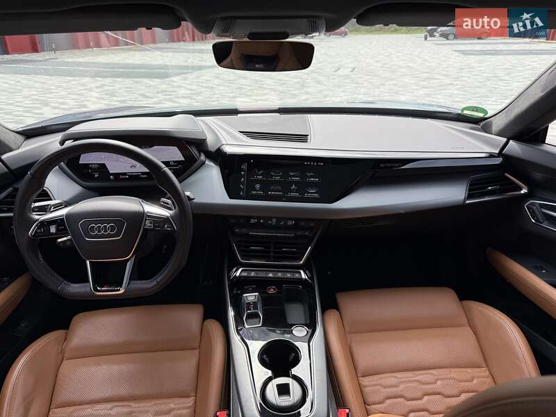 Купе Audi RS e-tron GT 2021 в Буковеле