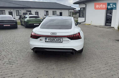Купе Audi RS e-tron GT 2021 в 