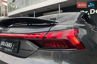 Купе Audi RS e-tron GT 2022 в 