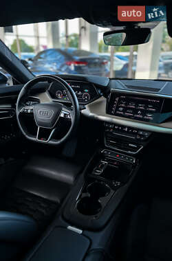 Купе Audi RS e-tron GT 2023 в 