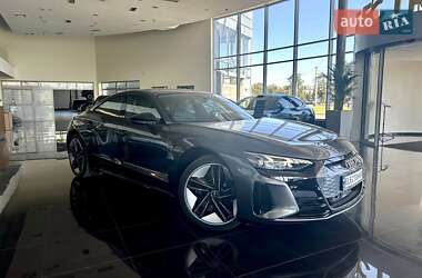Купе Audi RS e-tron GT 2023 в 