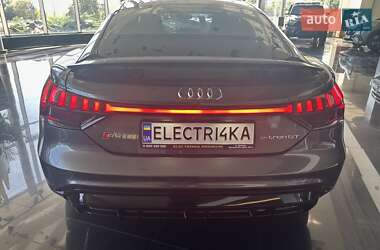 Купе Audi RS e-tron GT 2023 в 