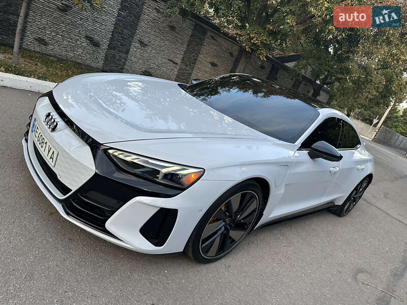 Купе Audi RS e-tron GT 2022 в Дніпрі