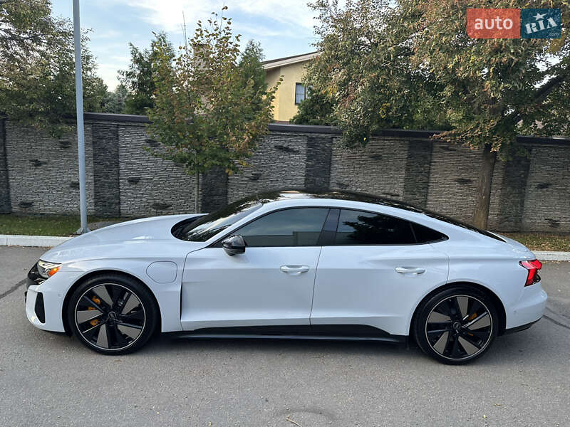 Купе Audi RS e-tron GT 2022 в Дніпрі