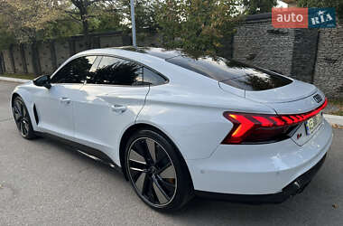 Купе Audi RS e-tron GT 2022 в 