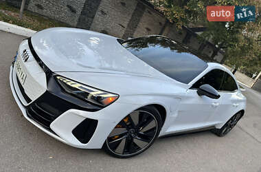 Купе Audi RS e-tron GT 2022 в 