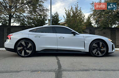 Купе Audi RS e-tron GT 2022 в 
