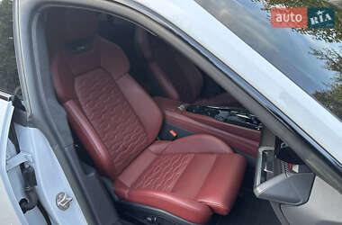 Купе Audi RS e-tron GT 2022 в 