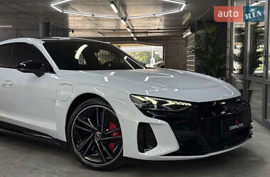 Купе Audi RS e-tron GT 2022 в 