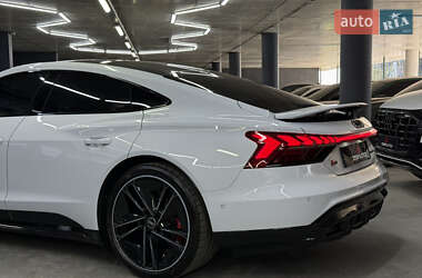 Купе Audi RS e-tron GT 2022 в 