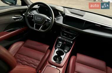 Купе Audi RS e-tron GT 2022 в 