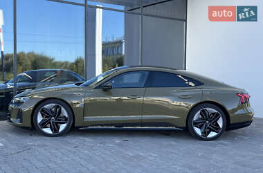 Купе Audi RS e-tron GT 2021 в 