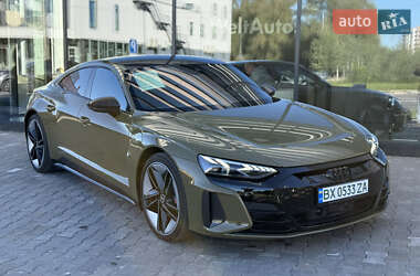 Купе Audi RS e-tron GT 2021 в 