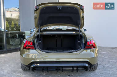 Купе Audi RS e-tron GT 2021 в 