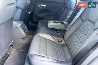 Купе Audi RS e-tron GT 2021 в 