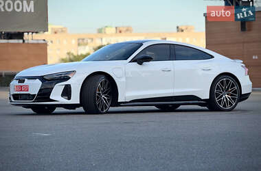 Купе Audi RS e-tron GT 2024 в 