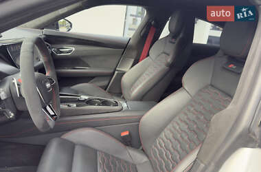 Купе Audi RS e-tron GT 2021 в 