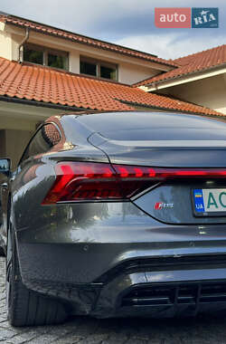 Купе Audi RS e-tron GT 2022 в 