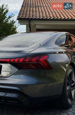 Купе Audi RS e-tron GT 2022 в 
