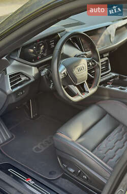 Купе Audi RS e-tron GT 2022 в 