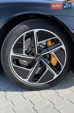 Купе Audi RS e-tron GT 2024 в 