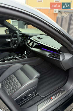 Купе Audi RS e-tron GT 2021 в 