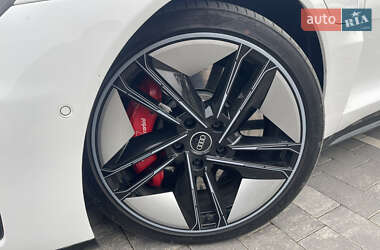 Купе Audi RS e-tron GT 2021 в 