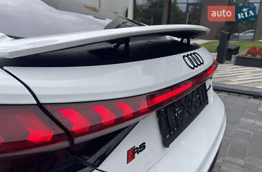 Купе Audi RS e-tron GT 2021 в 