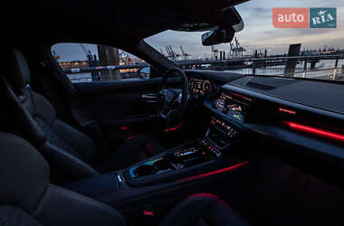 Купе Audi RS e-tron GT 2021 в 