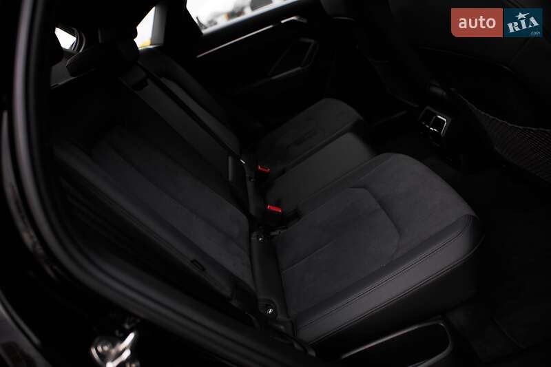 Позашляховик / Кросовер Audi RS Q3 2024 в Києві