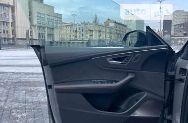 Позашляховик / Кросовер Audi RS Q8 2023 в 