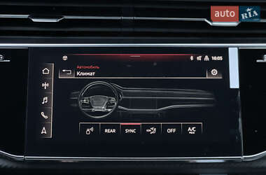 Позашляховик / Кросовер Audi RS Q8 2024 в 
