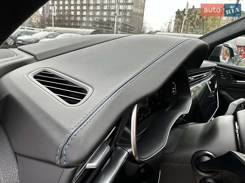 Внедорожник / Кроссовер Audi RS Q8 2025 в Киеве