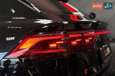 Позашляховик / Кросовер Audi RS Q8 2025 в 